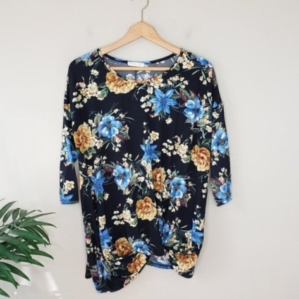 Reb & J Blue Black Tan Sueded Floral Side Knot Top Size Medium